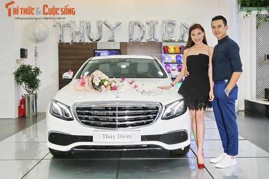 Nguoi dep Thuy Diem “tau” xe sang Mercedes-Benz hon 2 ty